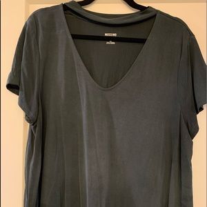 Dark blue v-neck t-shirt